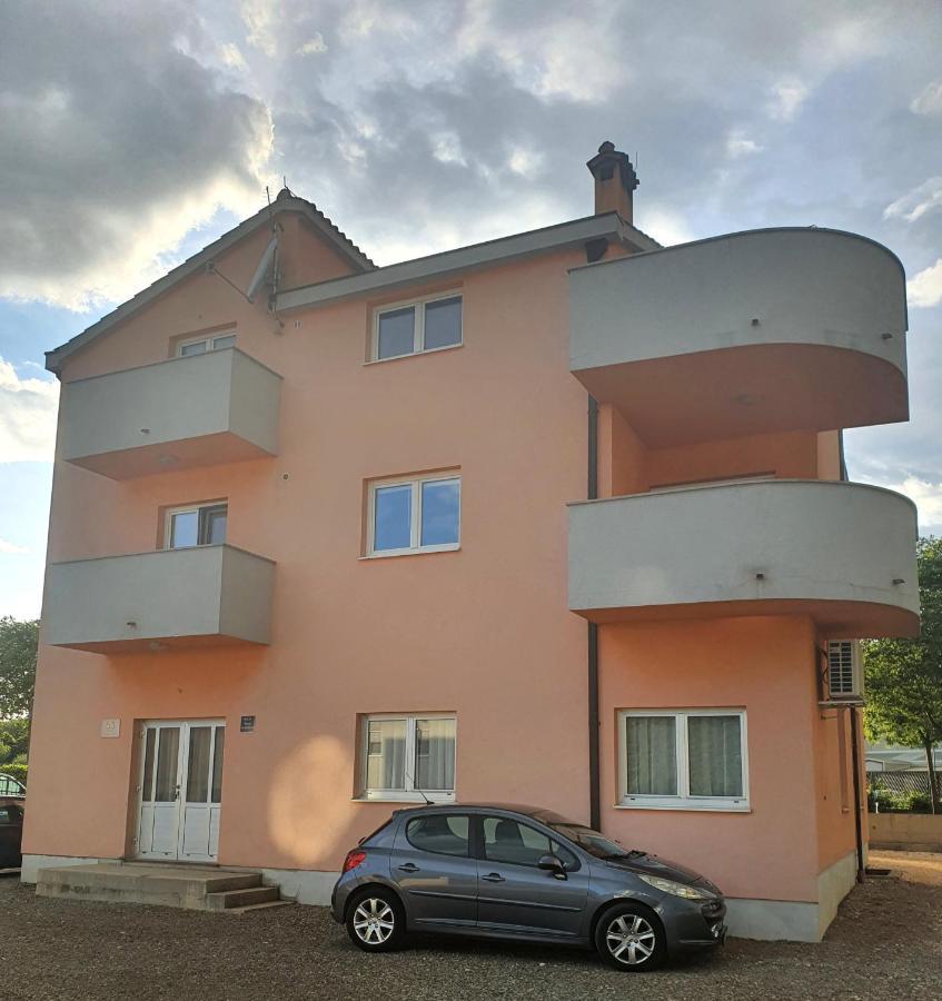 Apartment Rados Dugopolje Exteriör bild